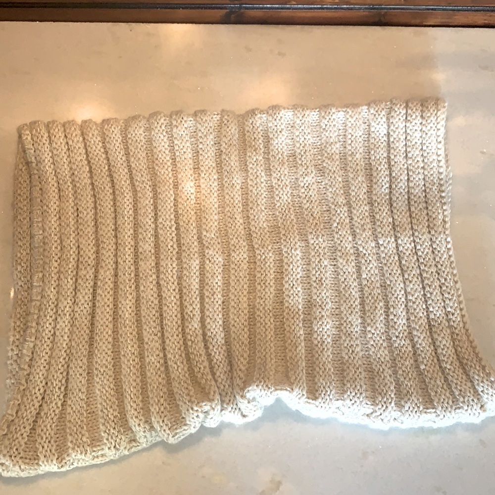 SOLD! Women’s Cream Cowl Knit Scarf in One Size